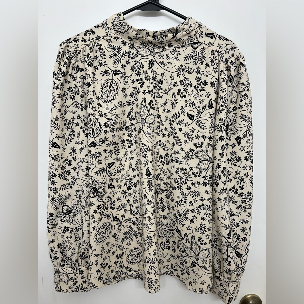 ***SOLD*** LOFT Mock Tie Neck Blouse, Sz M
